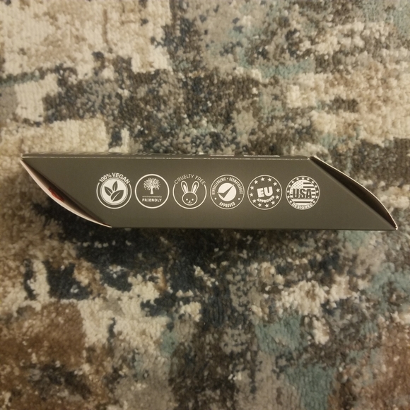 Chic Black The Original MakeUp Eraser Remover Reusable Towel NWT NIB - Picture 3 of 6